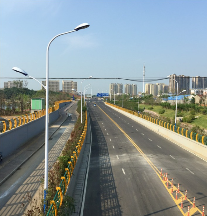 路灯高度与路宽的关系